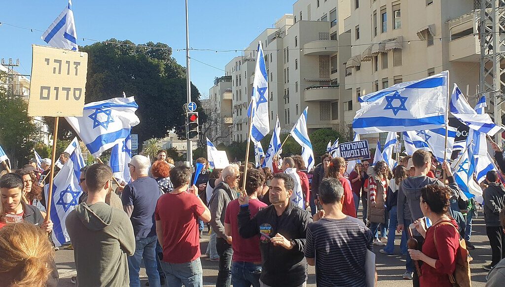 ISRAELE PRONTO ALL’INVASIONE DI TERRA, MA SI ATTENDE