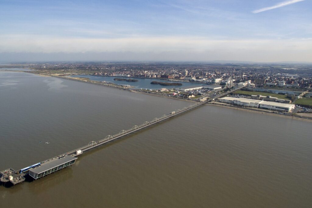 ACCOLTELLAMENTI A SOUTHPORT, LA RABBIA ESPLODE