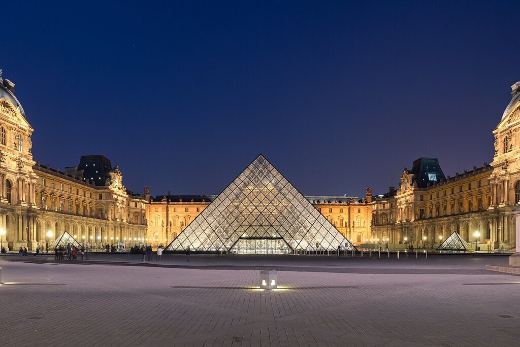THEFT AT THE LOUVRE: A NEW BLOW TO FRANCE’S TREASURES